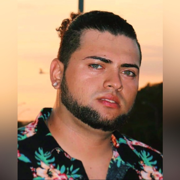 Meet your Posher, Alex - Picture 1 of 1